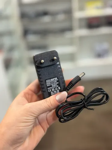 Fonte 12V 2000 mAh P4 Preta