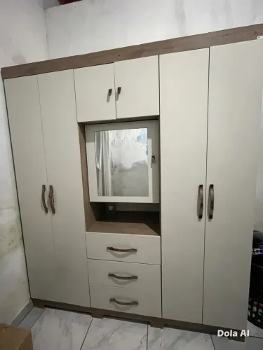Guarda-roupa 6 portas com espelho