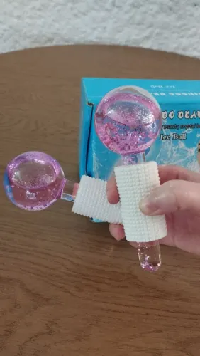 Esfera de cromoterapia e cubos de gelo artificial