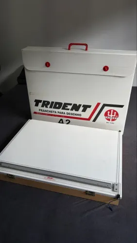 Prancheta de Desenho Trident A2 com Régua Paralela e Maleta