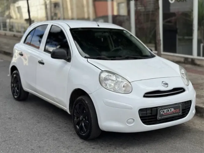 Nissan March 1.0 12V Flex 5P 2013