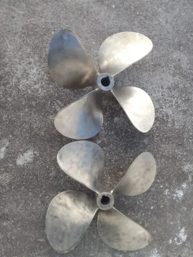 Par de hélices semi novas