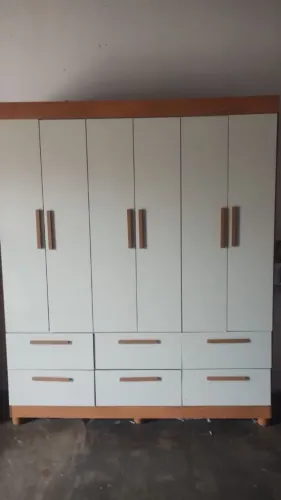 Vendo guarda roupa novo 6 portas 