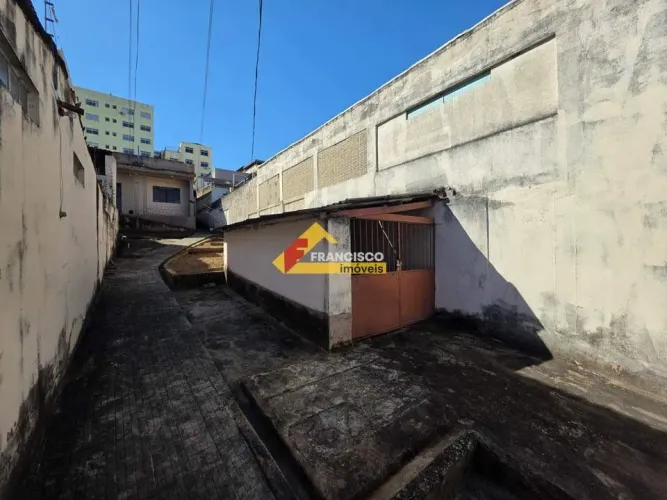 Casa à venda, 3 quartos, 1 suíte, 2 vagas, Centro - Divinópolis/MG