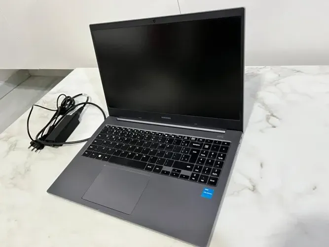 Notebook Samsung Book Tela 15.6 Full HD / 8GB RAM / SSD 240GB / Perfeito Estado