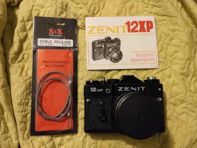 Kit Vintage Câmera Analógica Zenit 12XP + Manual + Cabo Disparador S&K + estojo courino