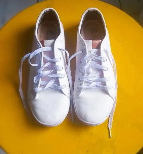 Tênis bela shows semi novo