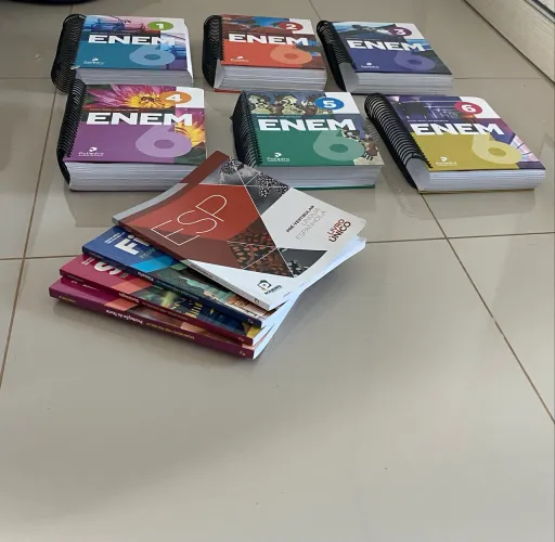 Livros pré vestibular conservados