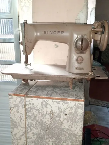 Máquina de costura singer