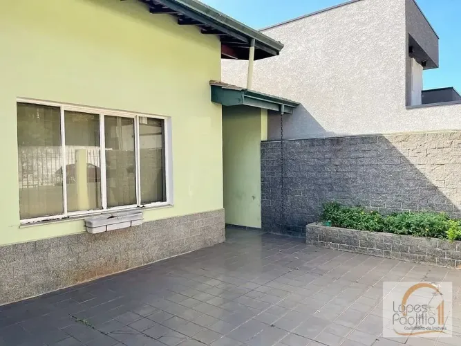 Casa à venda com ótima localização em Atibaia!!