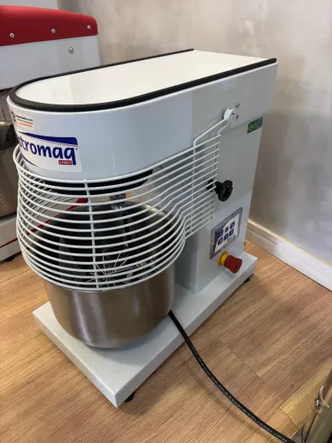 Batedeira planetária 12 lts