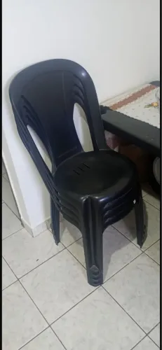Mesa plástica mais 4 cadeiras 