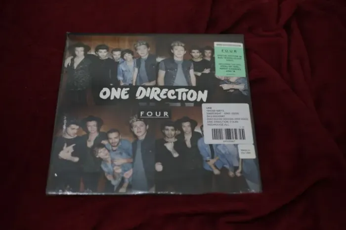 LP vinil One Direction - Four limitado lacrado Urban Outfitters vinil vermelho