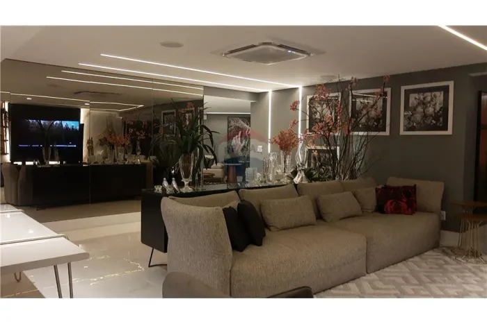 Apartamento de Luxo com 310m², 4 Quartos (3 Suítes) no Parnamirim Porteira Fechada e 1 po