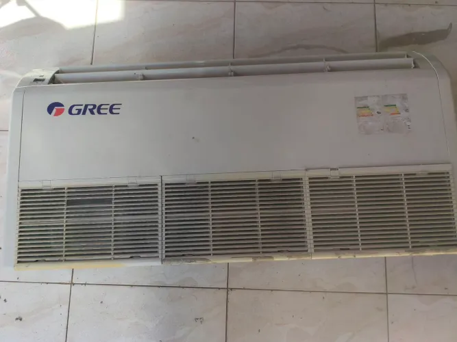 Evaporadora piso teto 36 mil BTUs. Gás R22