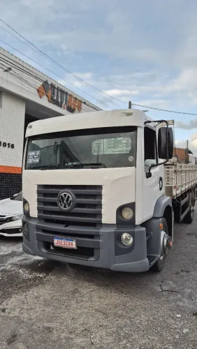 Caminhão VW 13 180 constellation