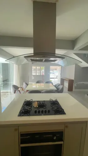 Casa em condomínio fechado perto de principal - Casa semi mobiliada - Com energia fotovolt