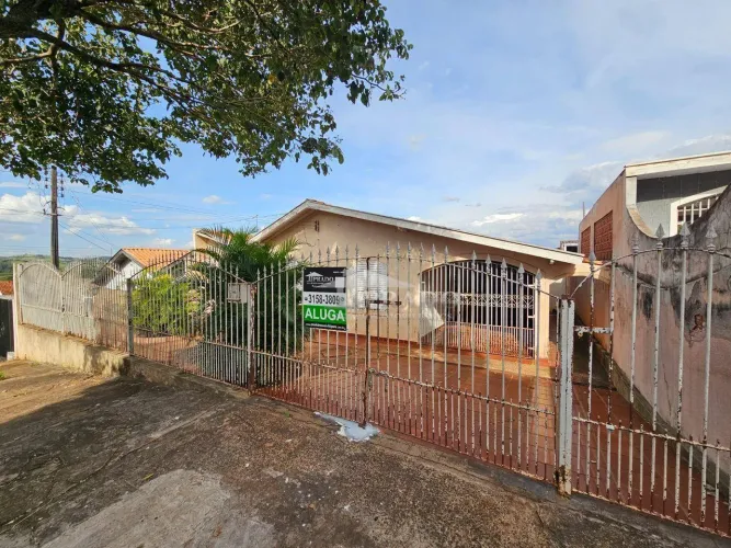 Casa com 3 dormitórios para alugar, 150 m² por R$ 1.100,00/mês - Centro - Jataizinho/PR