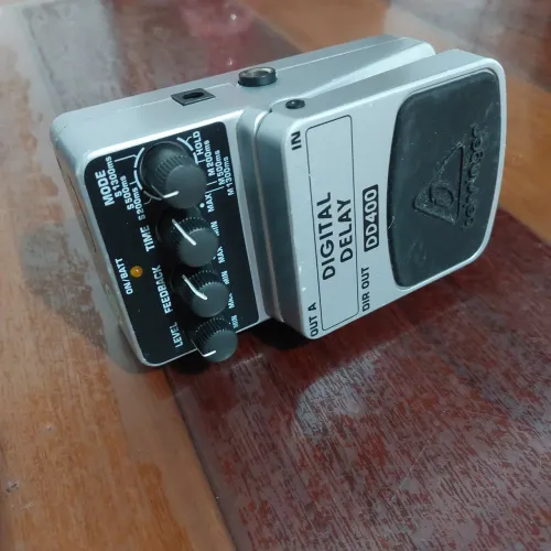 Pedal Delay Behringer DD400 