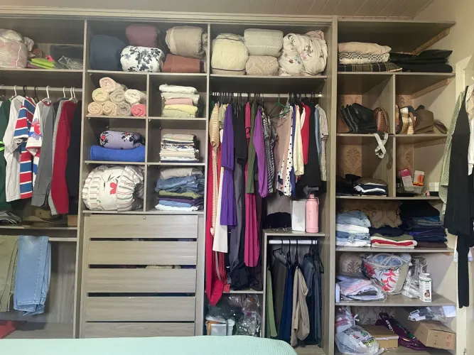 Vende-se guarda roupa