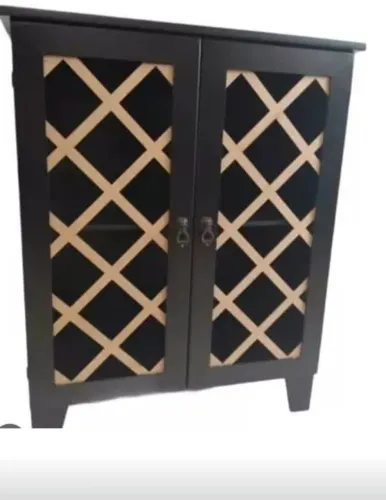 Vendo cômoda na cor preta linda e em perfeito estado de conservação.