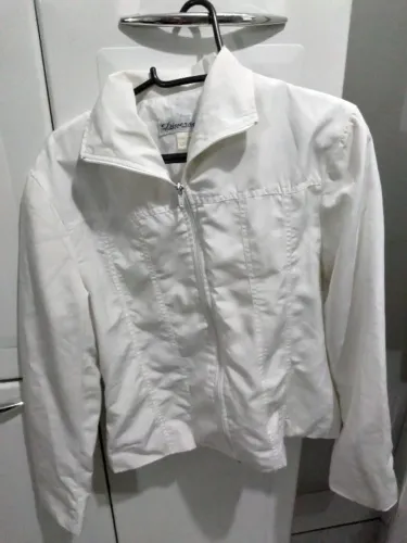 vendo, jaqueta M , branca , semi nova