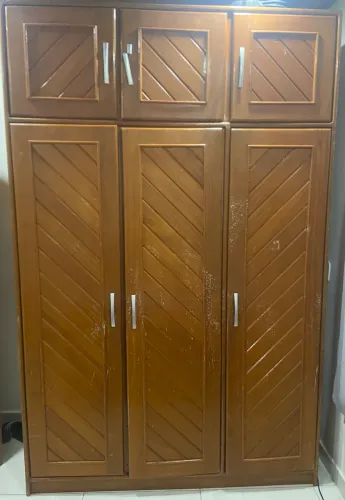 Guarda roupa de madeira