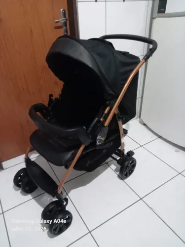 Carrinho de bebê Burigotto semi Novo unissex