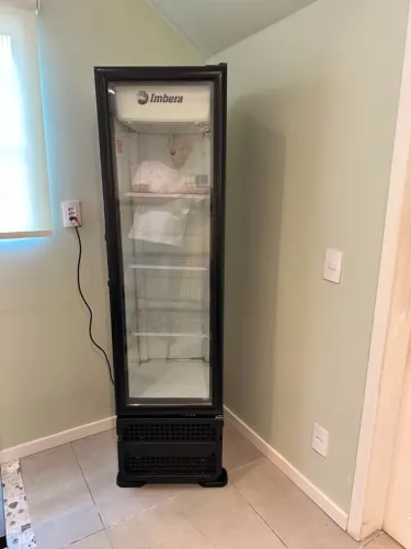 Expositor Refrigerado Imbera VR08D - 217 Litros - 220V - Excelente Estado