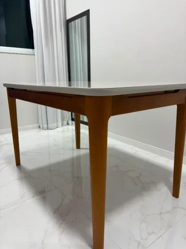 Mesa quatro lugares tampo vidro madeira maciça impecável 