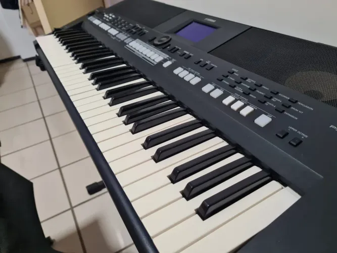 Teclado Yamaha PSR S650