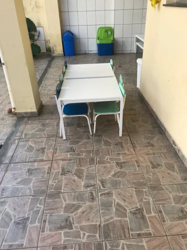 Móveis e brinquedos infantis