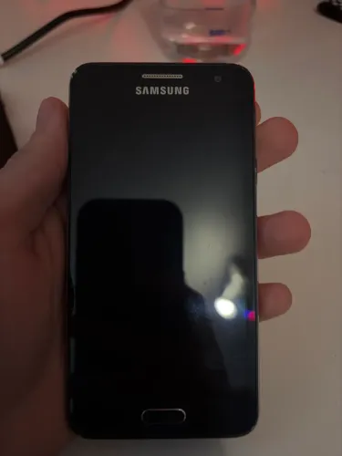 Samsung Galaxy A3 (2015), modelo SM-A300M/DS.
