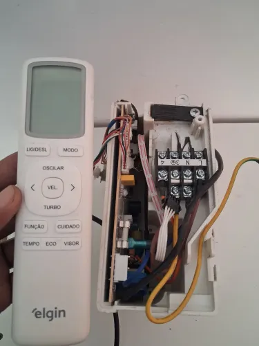 Vende-se uma placa Inverter da Elgin eco Drean com o controle remoto
