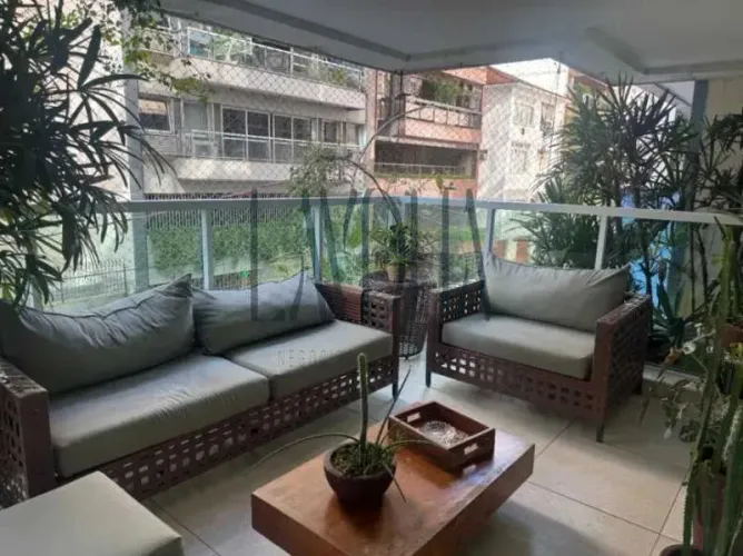 Apartamento : Padrão / Residencial / Leblon