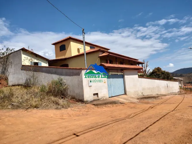 Casa à venda em Carvalhos, MG