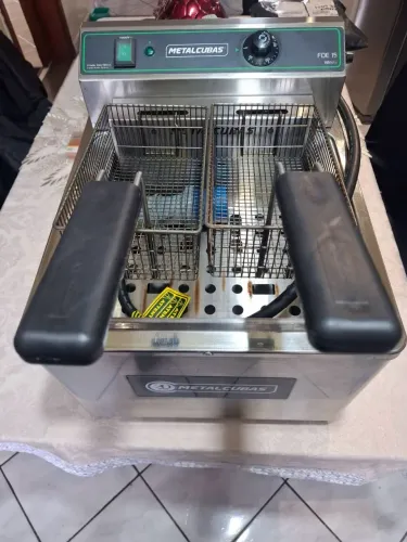Fritadeira Elétrica industrial 8000W Metalcubas 15l