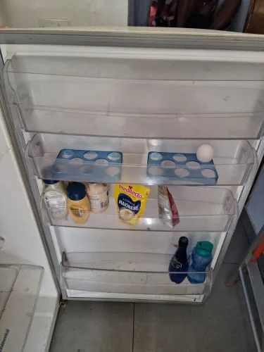 Geladeira continental em ótimo estado.