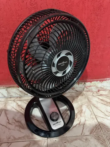 Ventilador de mesa Britânia 110 V