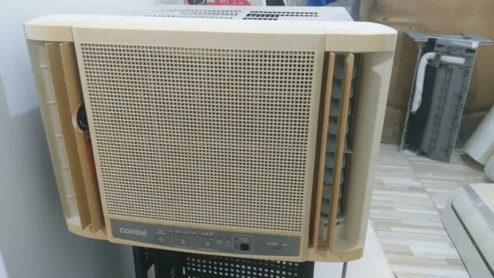Ar condicionado de" janela" funcionando perfeitamente 