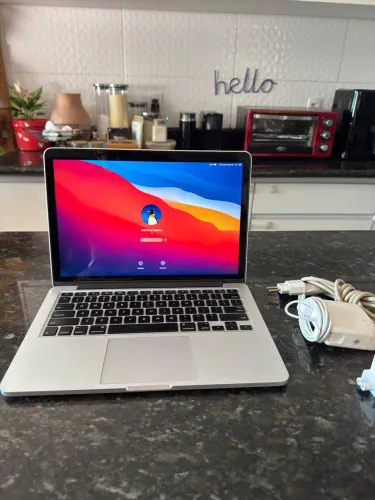 MacBook Pro Retina 8gb RAM 256 SSD