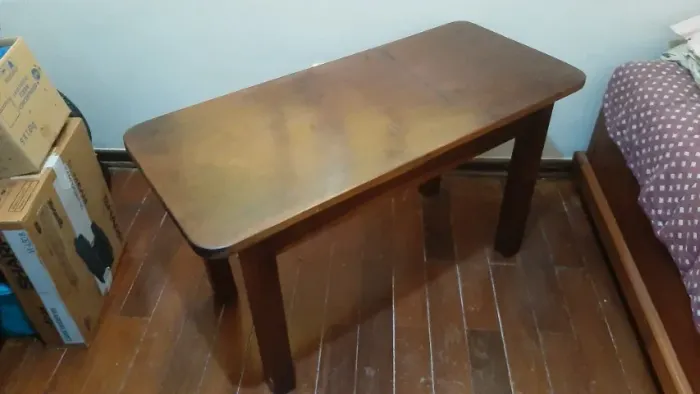 PEQUENA MESA EM MADEIRA DE LEI MACIÇA MEDINDO 108 (c) x 48 (l) x 60,5(h)-OTIMA CONSERVAÇÃO