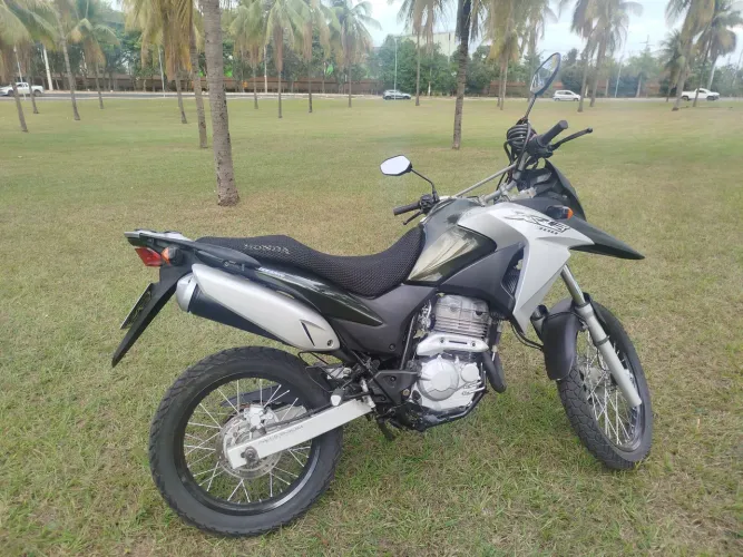 Vendo XRE 300 ano 2018 extra