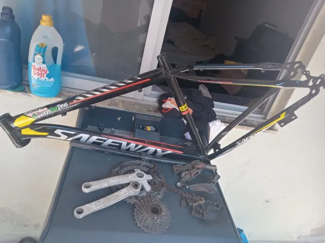 Quadro zeradooo mais pecaças de brinde se quiser so 80$