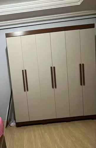 Guarda roupa 6 portas
