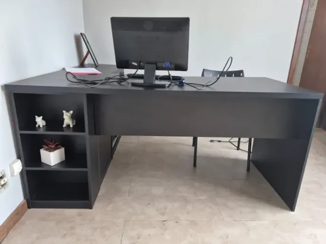 Mesa de Escritório em L com Armário - Ótimo Estado