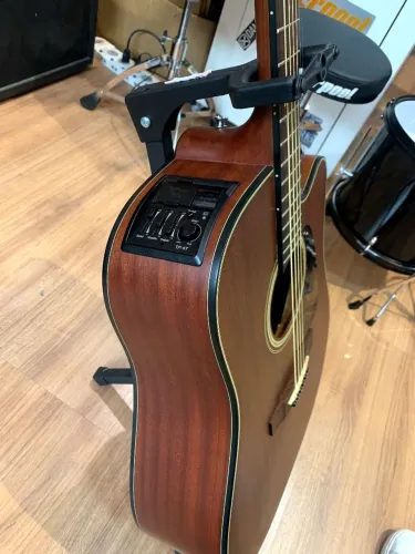 Takamine GD 11