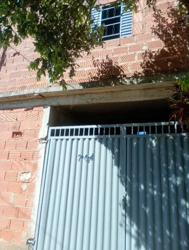 Casa 9 cômodos e kitnet em fase de acabamento em vermelho 2 Muriaé
