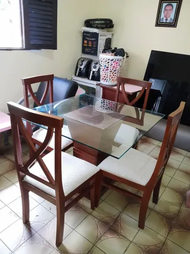 Mesa com cadeiras 
