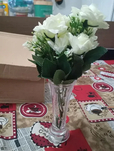Buquê de flores artificiais